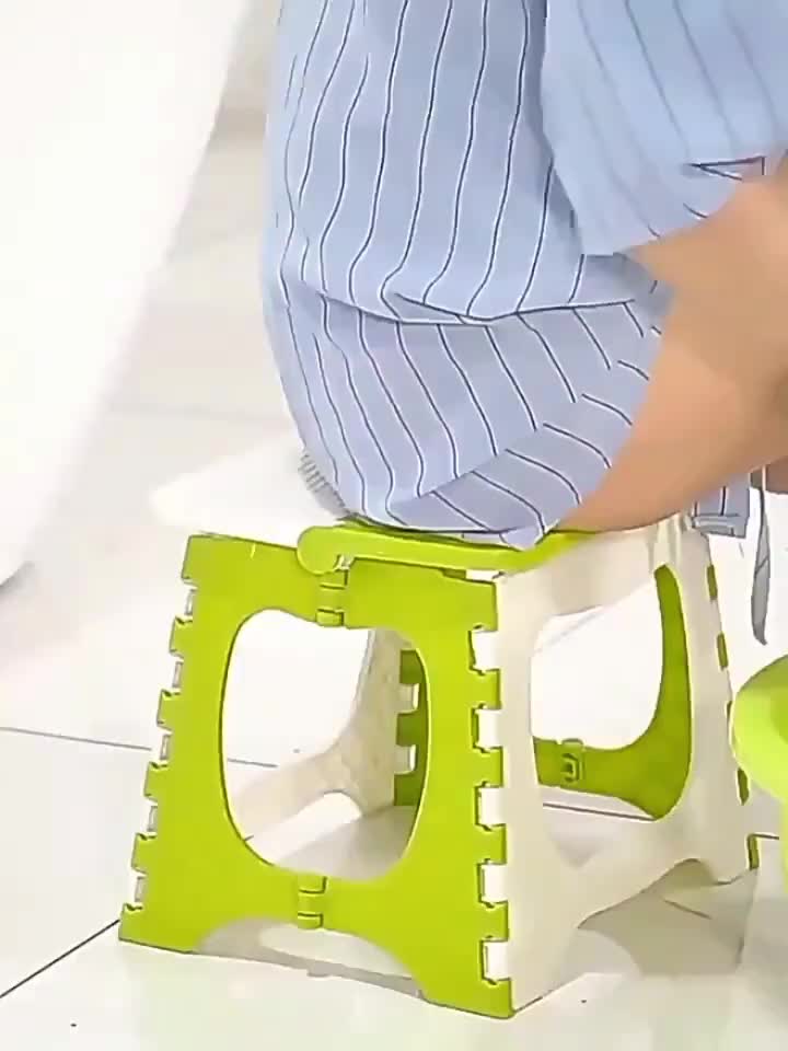 Portable Outdoor Folding Stool - Compact Lightweight Durable PP Material, Green & White Square Design with Ergonomic Grip, Sturdy Foldable Mini Chair for Fishing,
